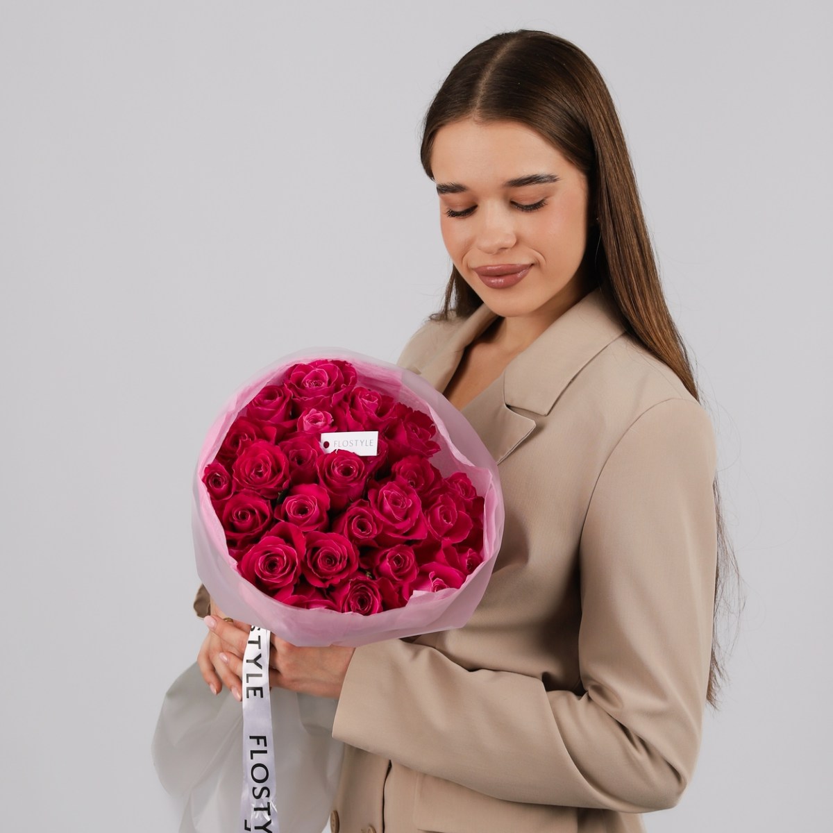 yarkij buket malinovye 25 roz 5